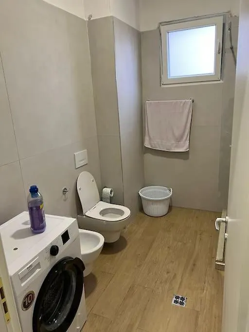 Apartment Near The Beach, Qerret Golem