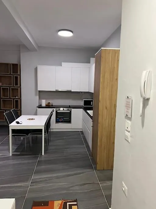 Apartment Near The Beach, Qerret Golem
